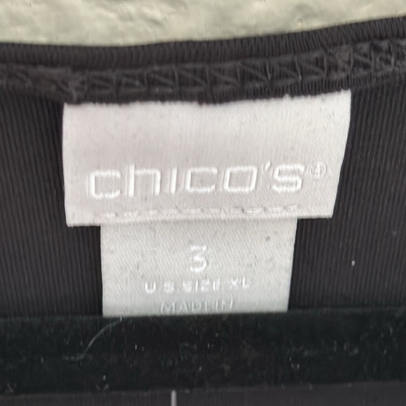 Chicos with tags black top - Picture 2 of 5